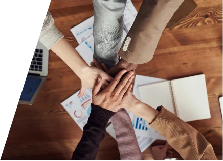 manos juntas por trabajo bien hecho-peritavalue